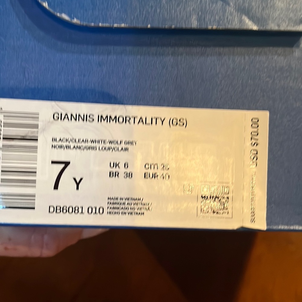 Giannis Nike